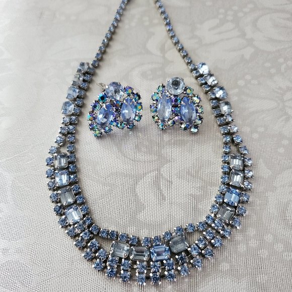 VINTAGE Blue Rhinestone Necklace & Earrings Set - Picture 8 of 10
